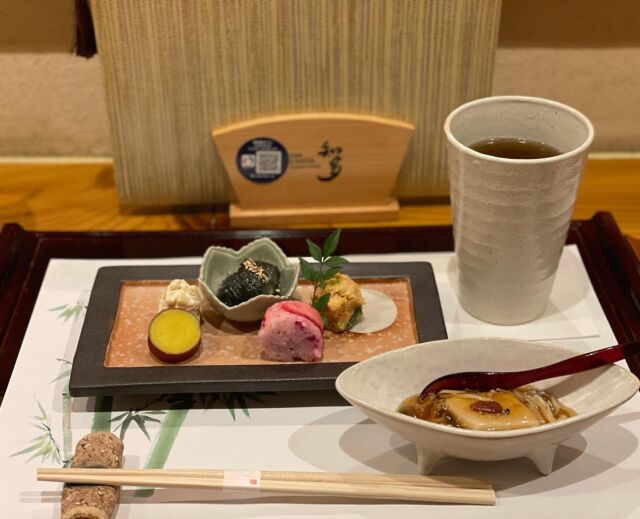 ＊
＊
＊
〜年末年始営業日のお知らせ〜

こんばんは☃️
雪が降り、寒い日が続いていますね＊

クリスマスシーズンも終わり、あっという間に年末です...

営業日のご案内です！
今年は12月30日(木)まで、
来年は1月6日(木)からとなります。
よろしくお願いいたします😊

ご予約お待ちしております🥂
Tel 024-522-3374

#粋酔肴
#福島#福島市#栄町#鮮魚#地酒#日本酒#割烹#日本料理#懐石料理#和食#板前#お弁当#海老真丈#ランチ#個室
#日本酒 #日本酒好きな人と繋がりたい #日本酒好き #日本酒大好き #日本酒女子 #日本酒男子 #日本酒居酒屋 #粋酔肴 #春の日本酒 #福島の日本酒 #福島グルメ #福島 #花見ロ万 #一歩己　#花見ロ万純米吟醸 #一歩己純米無濾過生原酒#個室