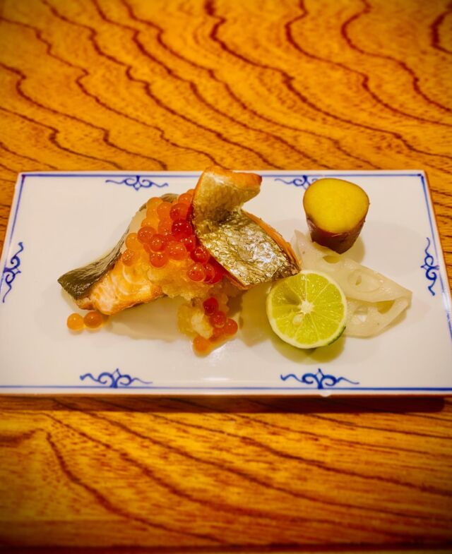 ＊
＊
＊
〜鮭の親子焼き〜

ご予約はこちらから✨
Tel 024-522-3374

#粋酔肴#肴ランチ#福島#福島市#栄町#鮮魚#地酒#日本酒#割烹#日本料理#懐石料理#和食#板前#お弁当#海老真丈#ランチ#個室#日本酒好き #日本酒女子 #日本酒男子 #日本酒居酒屋#ワイン